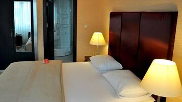 Minibar, in-room safe, free WiFi