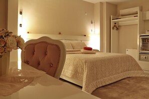 Ropa de cama de alta calidad y minibar 