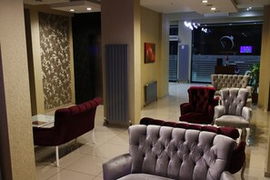 Coin salon dans le hall