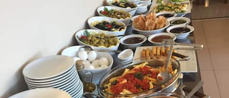 Serveert lunch en diner