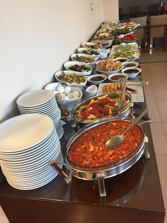 Lunch and dinner served