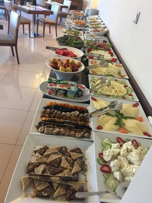 Lunch and dinner served