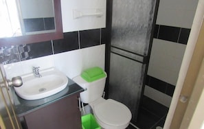 Apartment, 1 Bedroom | Bathroom | Towels