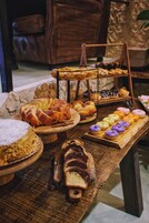 Café da manhã continental todos os dias (EUR 14.50 por pessoa) 