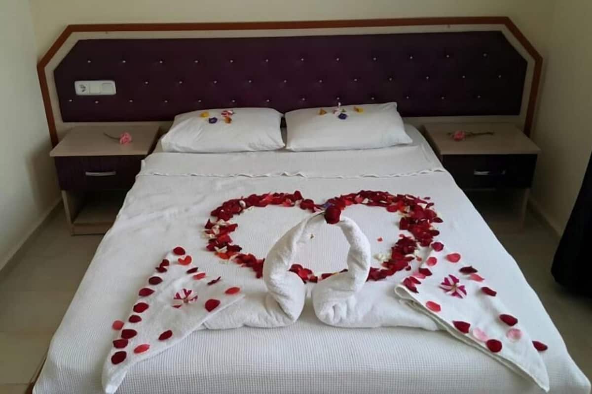 Standard Double Room | Desk, free cribs/infant beds, free WiFi