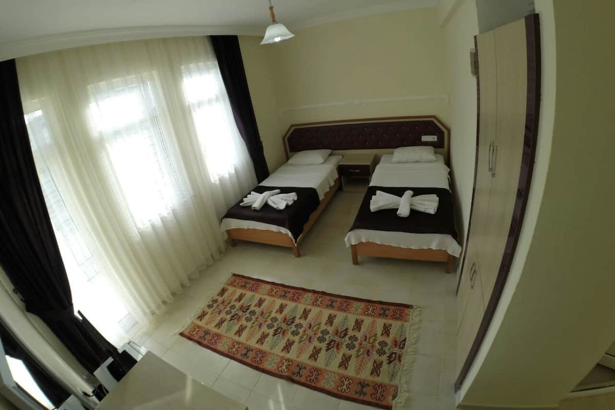 Desk, free cribs/infant beds, free WiFi