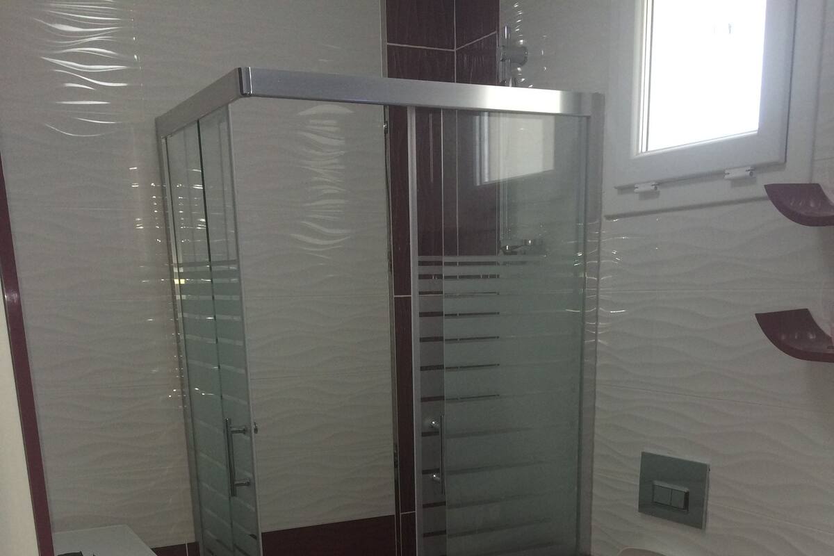 Duş, saç kurutma makinesi, havlu