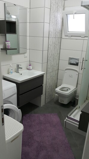 Ducha, secador de pelo, toallas