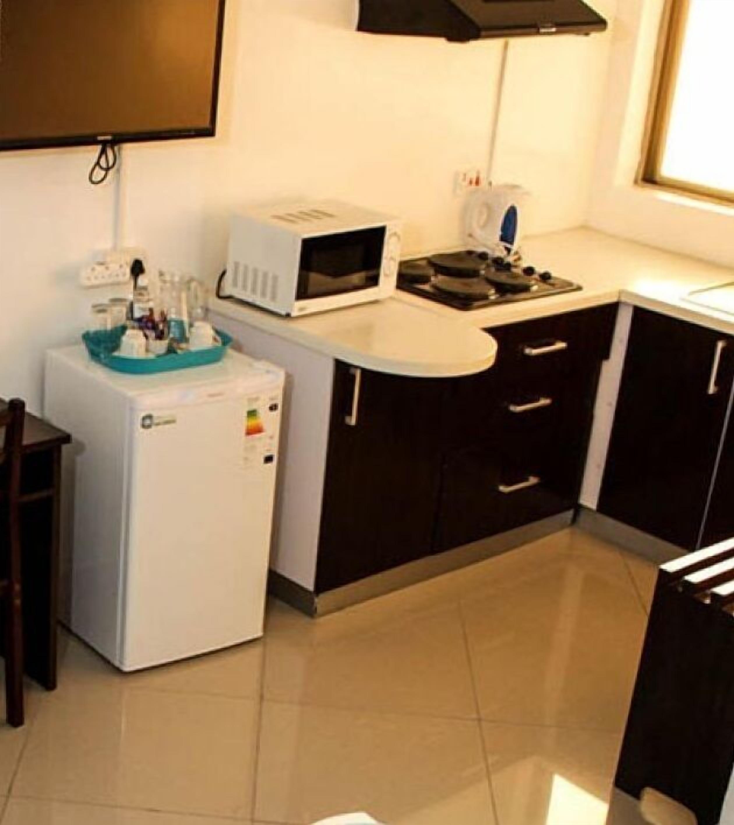 Fridge, microwave, stovetop, coffee/tea maker