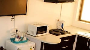 茶具/咖啡用具、冰箱、微波炉、炉灶