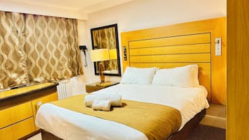 Superior Double Suite | Frette Italian sheets, premium bedding, pillow-top beds, desk