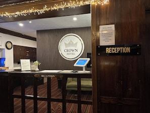 Reception - Crown Hotel - Stone (Near Stoke-On-Trent) by OYO (Stone)