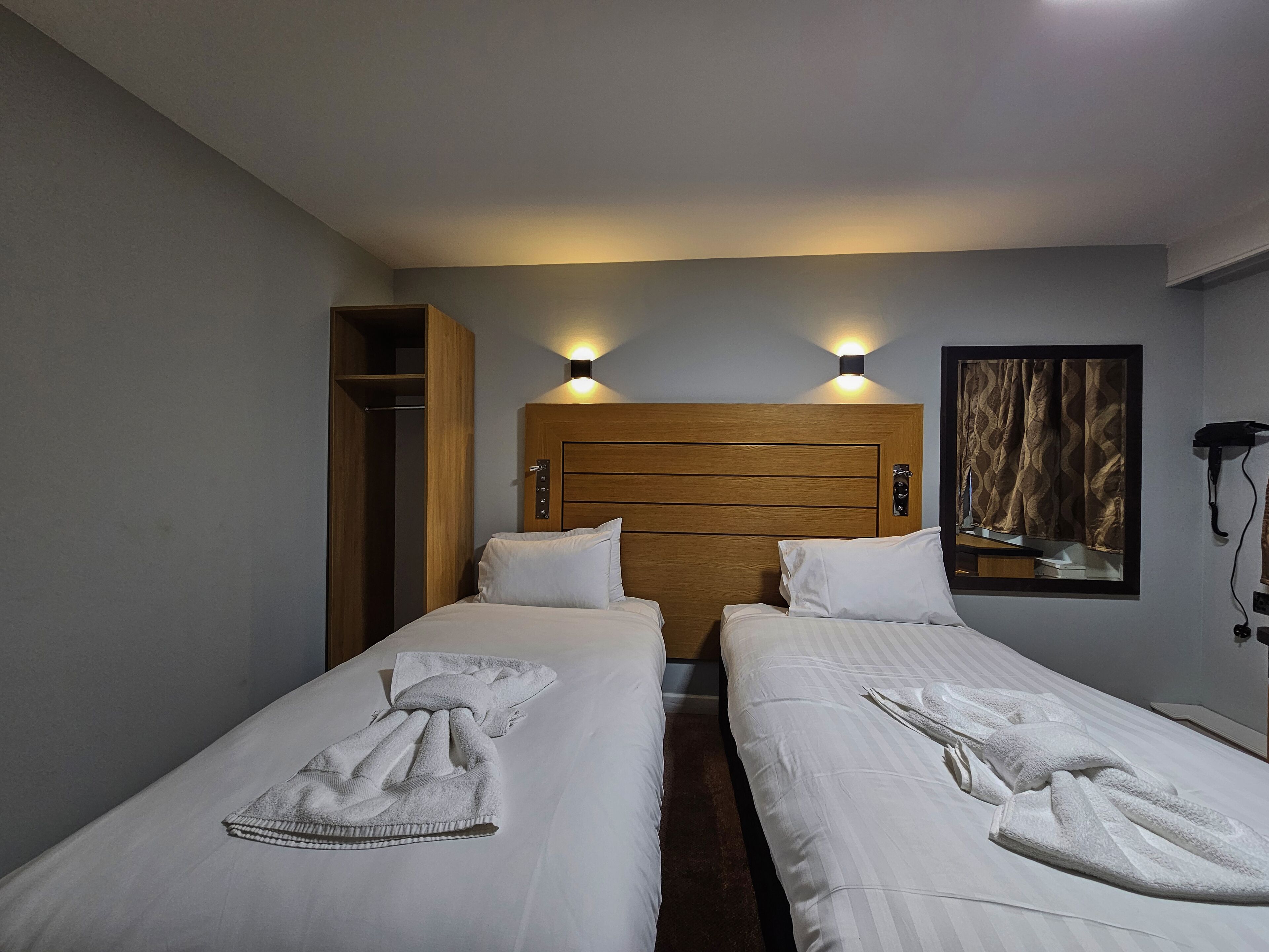 義大利 Frette 床單、高級寢具、舒適加層、書桌