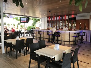 Bar (in der Unterkunft)