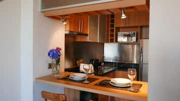 Standard Apartment, 1 Bedroom, Kitchenette | Private kitchen | Fridge, microwave, oven, dishwasher