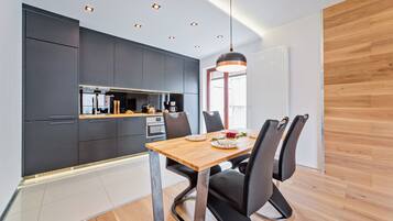 Exclusive Apartment (Prestige) | In-room dining