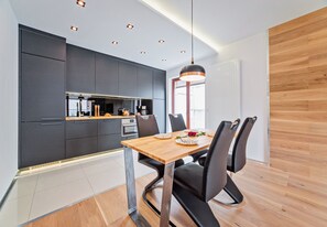 Exclusive Apartment (Prestige) | In-room dining - Apartamenty Homely Place Centrum (Poznan)