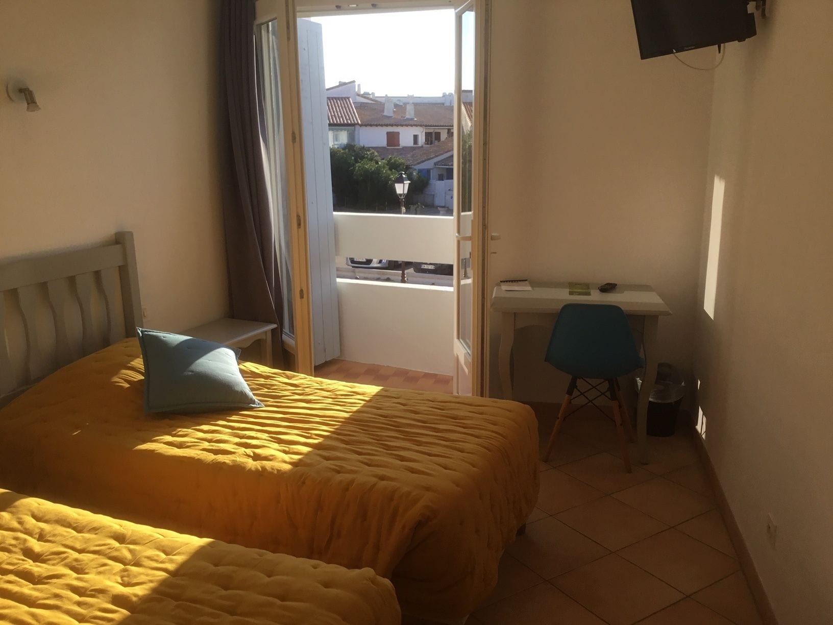 classic twin room | 1 bedroom, desk, free wifi, bed sheets