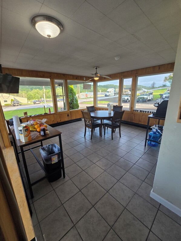 Free daily continental breakfast