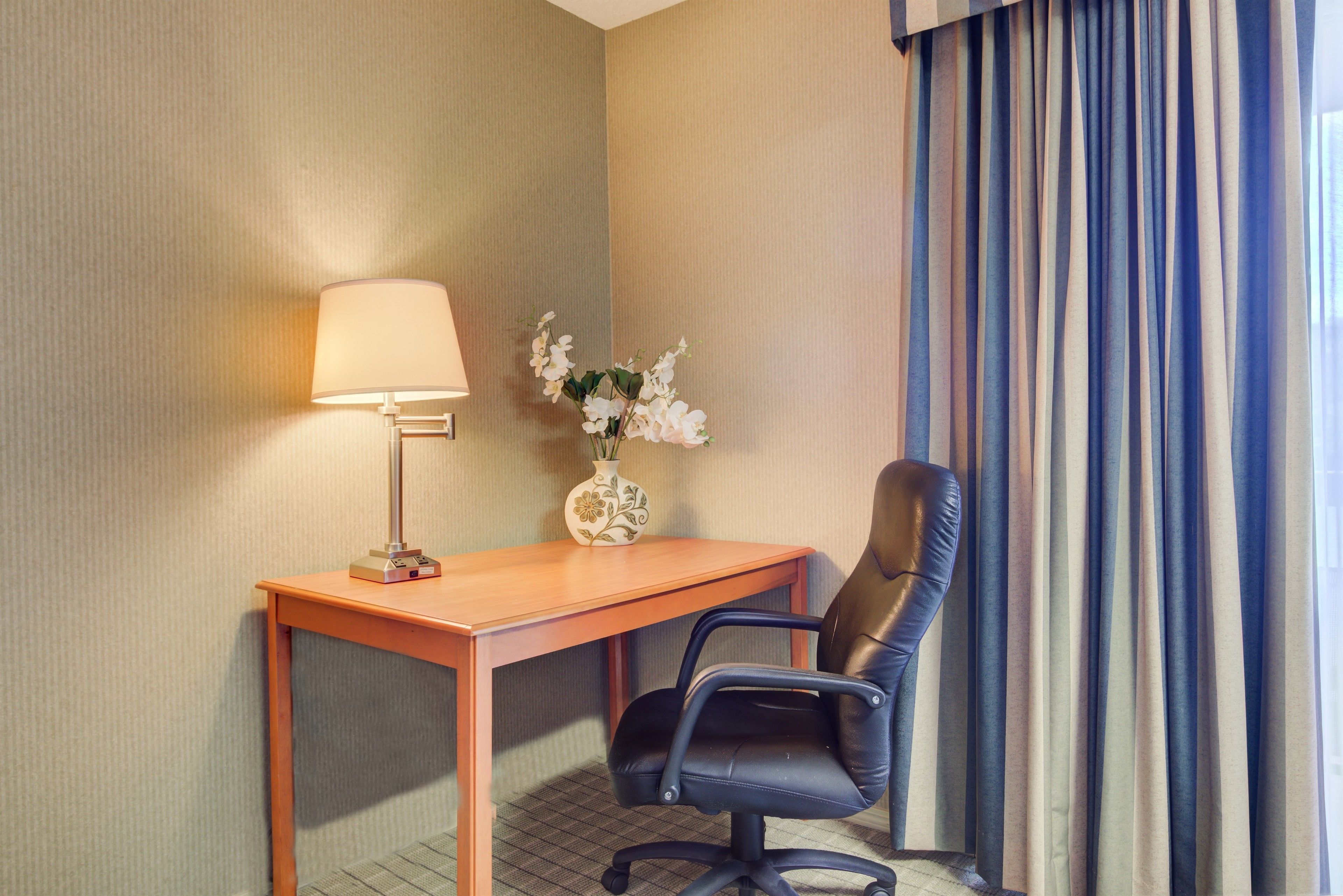 in-room business centre