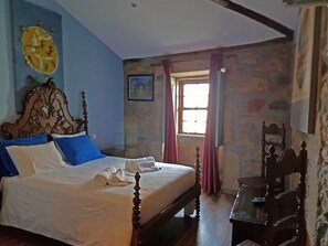 Standard Double Room | Individually decorated, individually furnished, desk, rollaway beds - Gojim Casa Rural (Armamar)