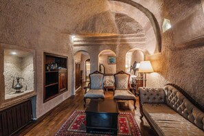 Executive Suite, Fireplace | Premium bedding, Select Comfort beds, minibar, in-room safe