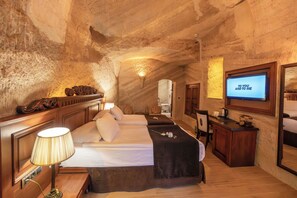 Deluxe Room | Premium bedding, Select Comfort beds, minibar, in-room safe - Utopia Cave Cappadocia (Ürgüp)