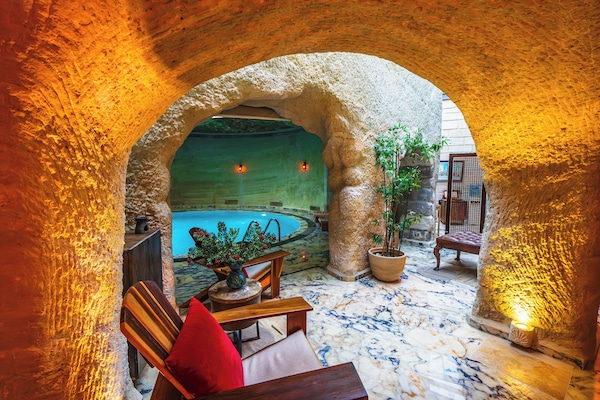 Couples treatment room(s), sauna, steam room, Swedish massages