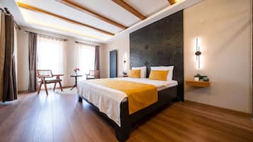 Deluxe-Doppelzimmer | Verdunkelungsvorhänge, schallisolierte Zimmer, kostenloses WLAN