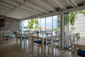 Breakfast area - Aksoy Butik Otel (Bozcaada)