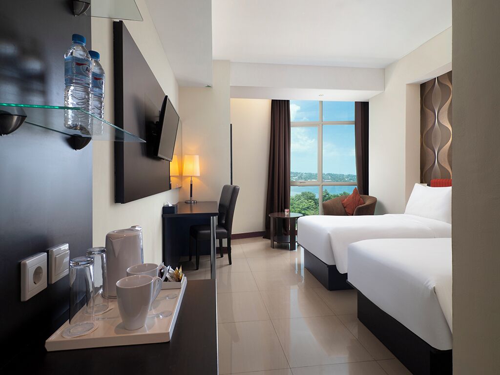 Superior Room, 2 Twin Beds, Non Smoking | Premium bedding, in-room safe, desk, laptop workspace