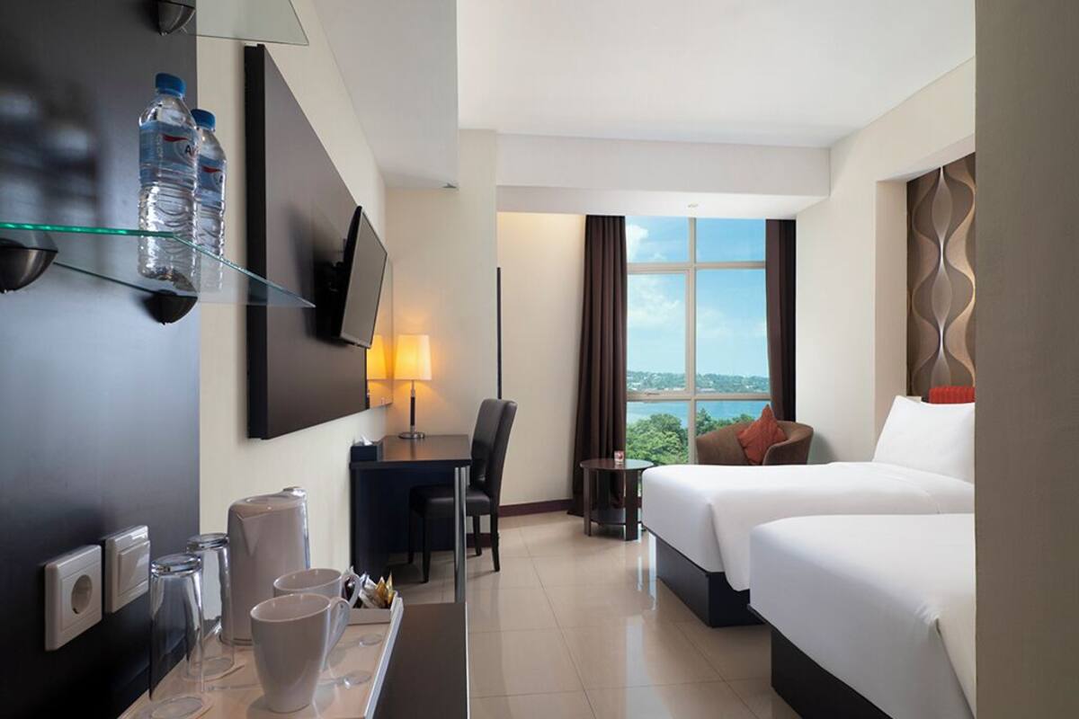 Superior Room, 2 Single Beds, Non Smoking | Premium bedding, in-room safe, desk, laptop workspace