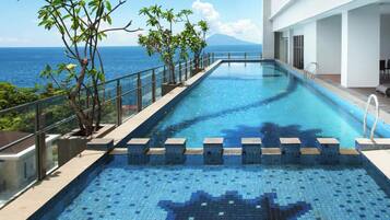 حمّام سباحة خارجي