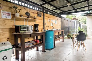 Queen Room with Garden View (Room 4) | Terrace/patio - Terida Airport B&B (Desamparados)