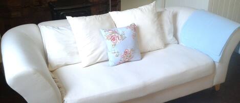 Apartment | Living area | Flat-screen TV