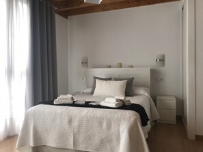 Dobbeltrom – classic | Skrivebord, lydisolert, wi-fi (inkludert) og sengetøy