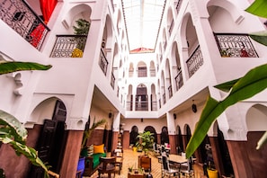 豪華雙人或雙床房 | 接待櫃台