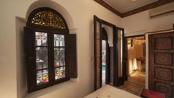 Habitación doble estándar | 1 habitación, decoración personalizada y muebles diferentes