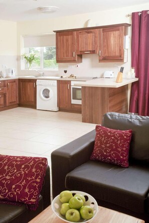 大型冰箱、微波爐、烤箱、爐台