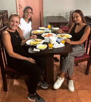 Café da manhã completo grátis todos os dias