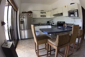 Private kitchen - Luxury Villas Monterrico (Taxisco)
