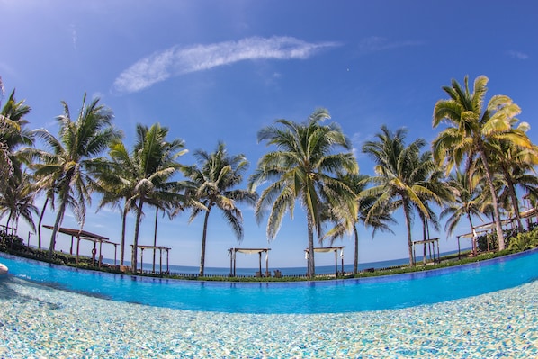 Outdoor pool - Luxury Villas Monterrico (Taxisco)