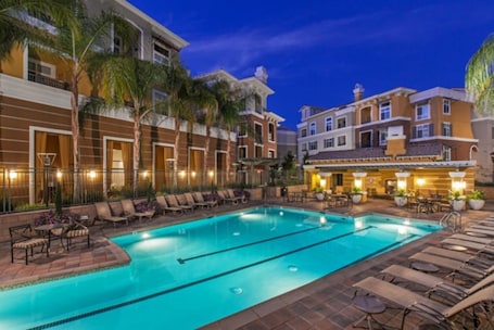 Outdoor pool, open 8 AM to 10 PM, sun loungers
