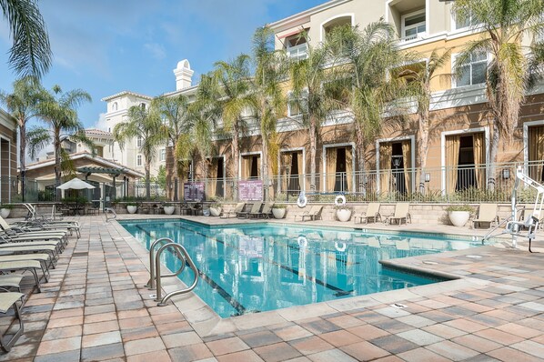 Outdoor pool, open 8 AM to 10 PM, pool loungers