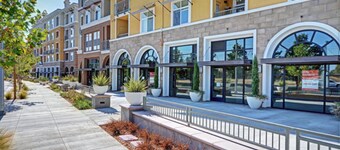 Global Luxury Suites Baypointe Station