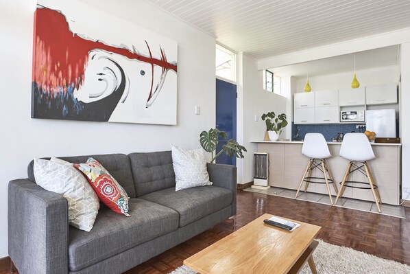 Apartment | Living area | 40-inch flat-screen TV with digital channels, TV