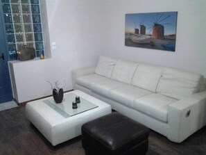 Superior Studio | Living room | 32-inch flat-screen TV with satellite channels, TV