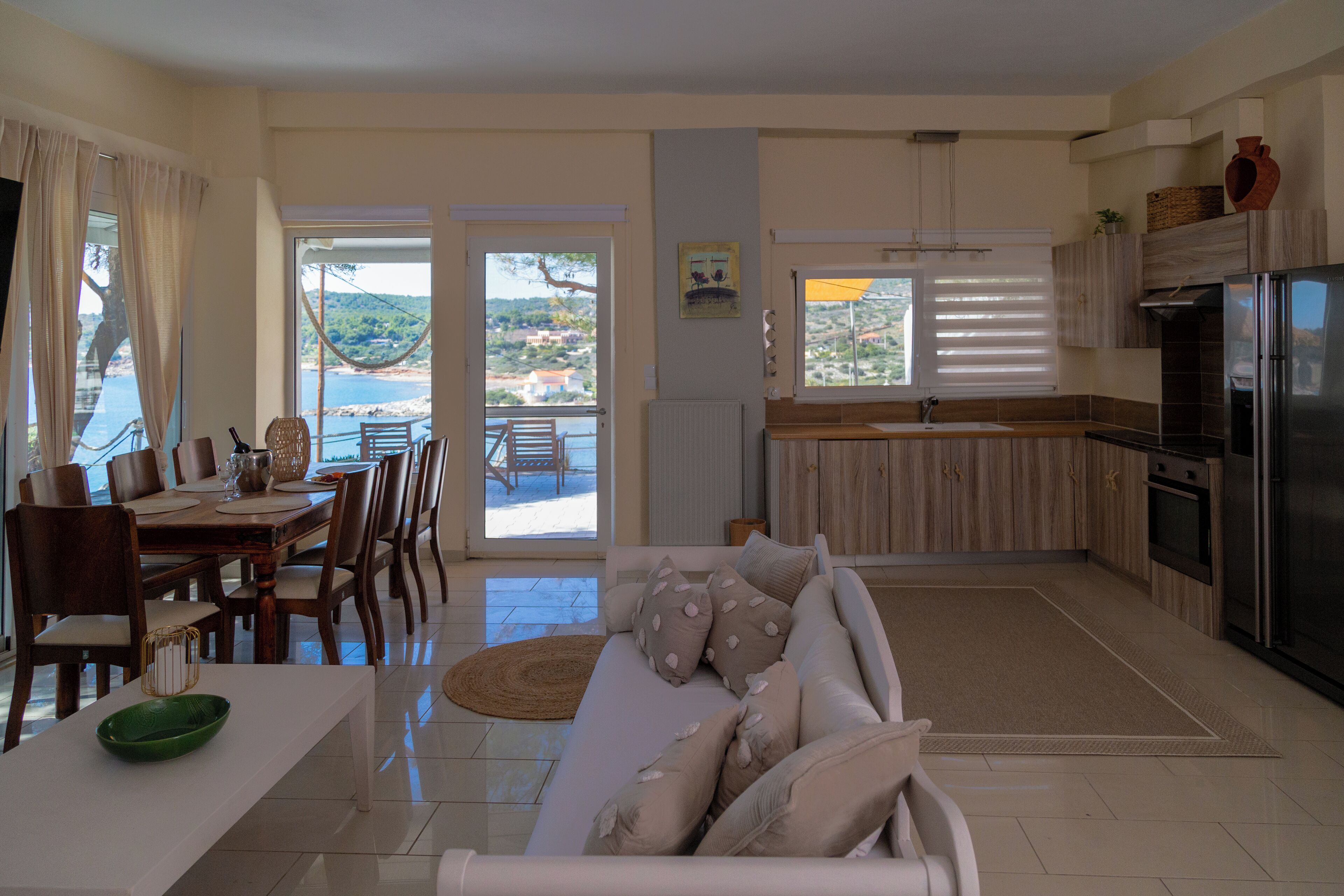 Comfort Villa | Living area | Flat-screen TV