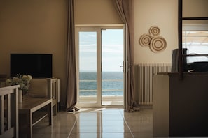 Villa Sea View (2-4 Guests) | Peti besi dalam bilik, dihias secara berasingan 