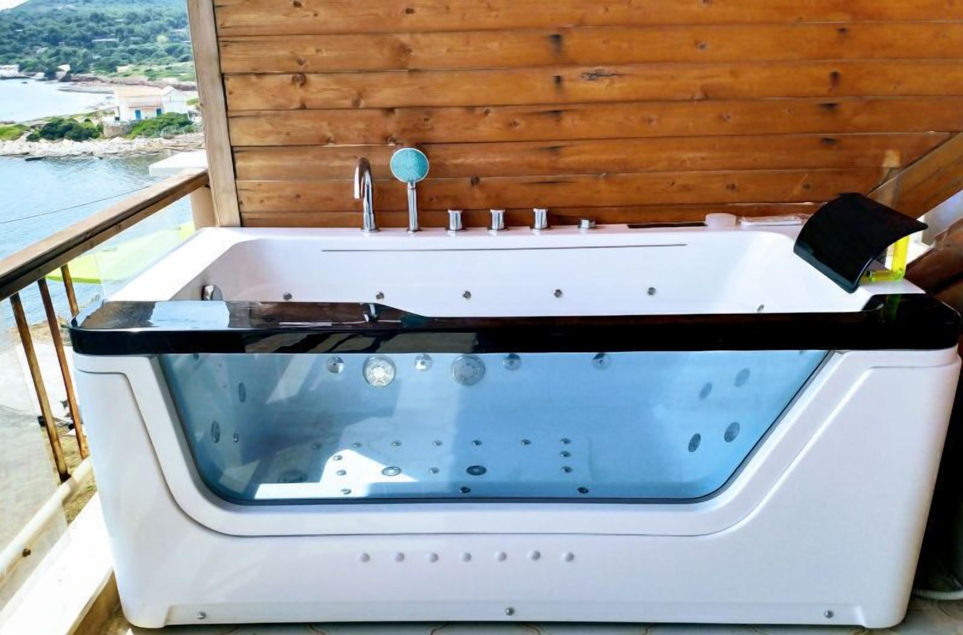 Apartment, Sea View (King Penthouse) | Private spa tub